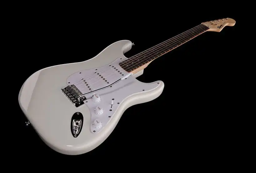 Fender Squier Bullet Strat RW AW